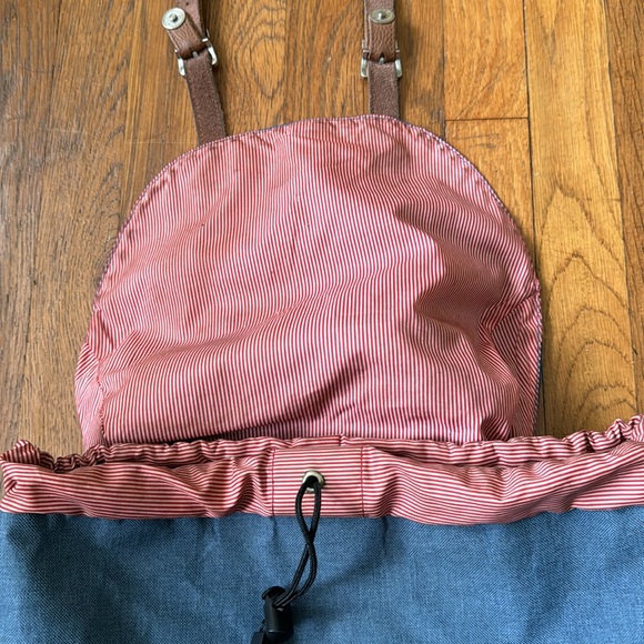 🎒Herschel Retreat blue backpack with striped lining and brown leather trim. - Picture 6 of 12